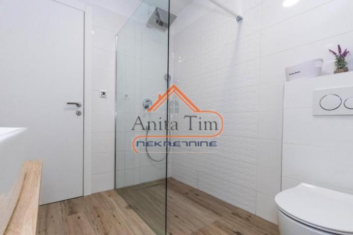 Omiš- kamena kuća sa bazenom na 2900m2