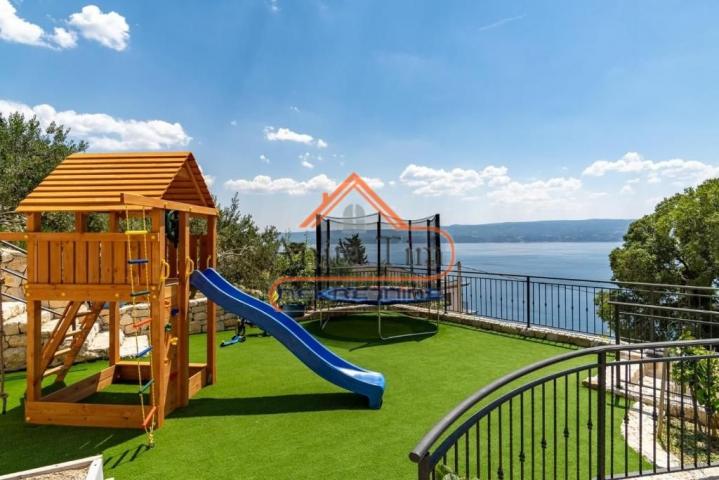 Omiš- kamena kuća sa bazenom na 2900m2