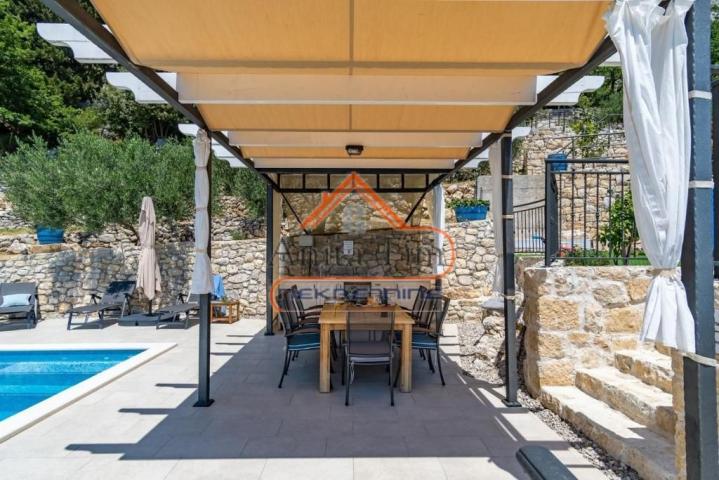 Omiš- kamena kuća sa bazenom na 2900m2