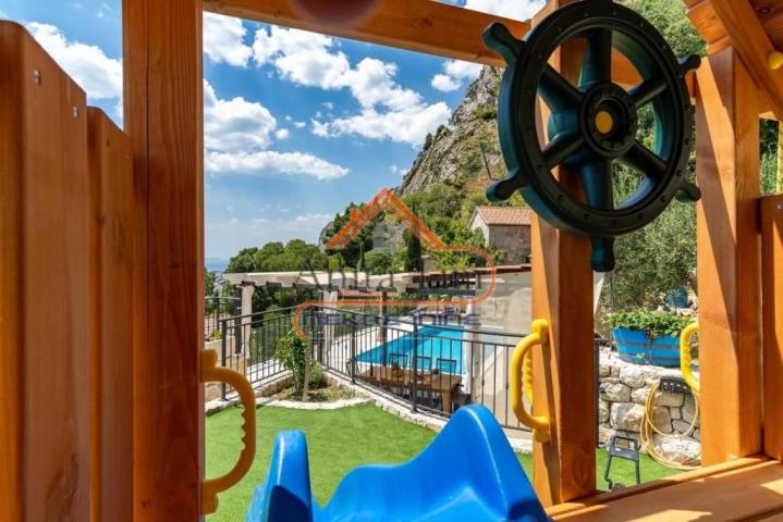 Omiš- kamena kuća sa bazenom na 2900m2