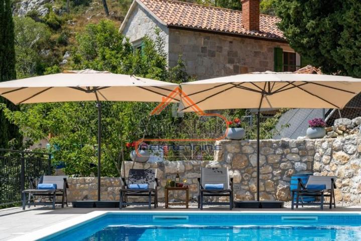 Omiš- kamena kuća sa bazenom na 2900m2