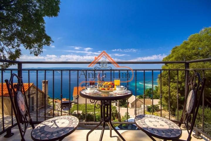 Omiš- kamena kuća sa bazenom na 2900m2