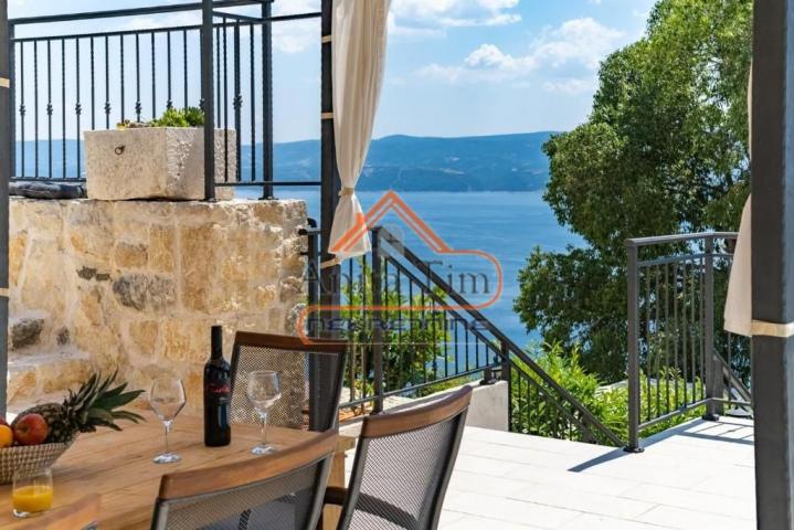 Omiš- kamena kuća sa bazenom na 2900m2