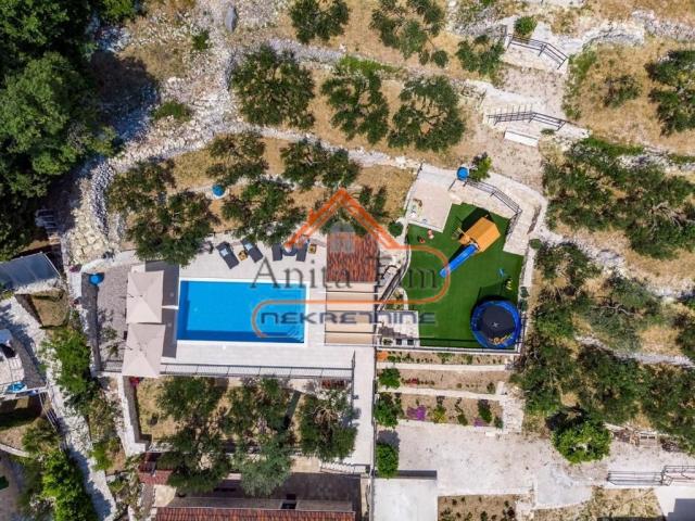 Omiš- kamena kuća sa bazenom na 2900m2