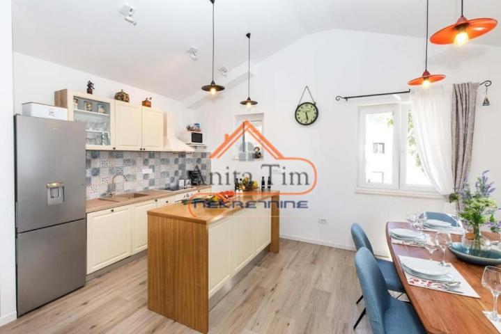 Omiš- kamena kuća sa bazenom na 2900m2