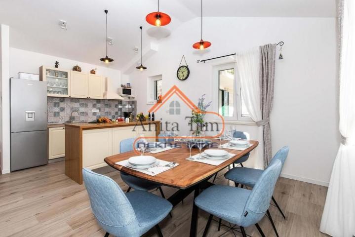 Omiš- kamena kuća sa bazenom na 2900m2