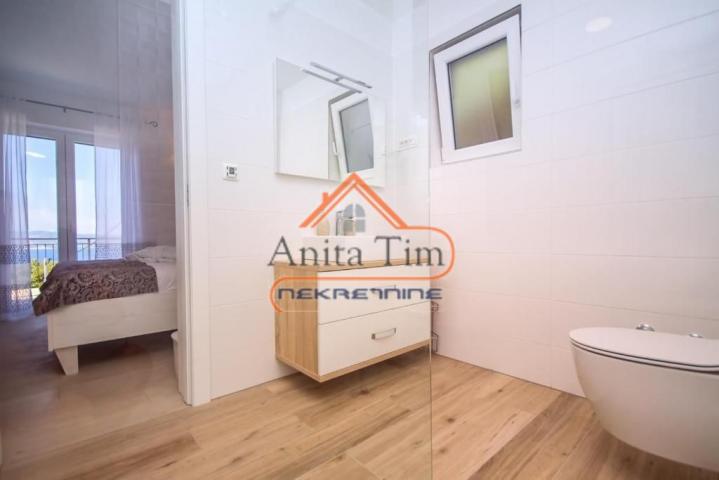 Omiš- kamena kuća sa bazenom na 2900m2