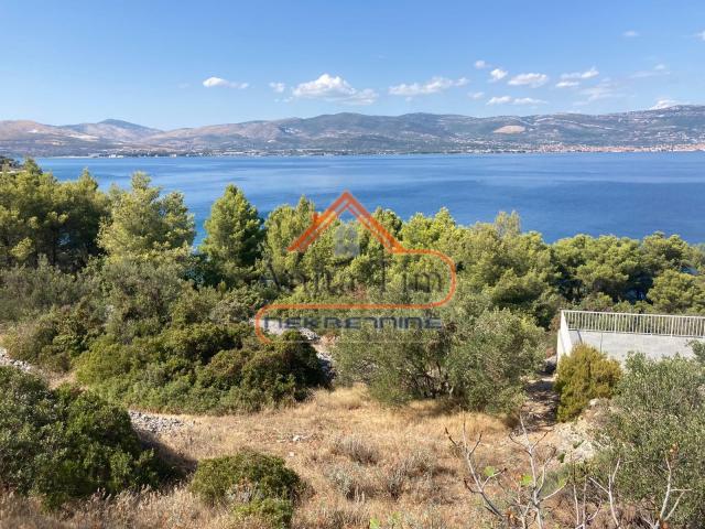 Slatine - Građevinsko zemljište 2382 m2,100 metara od mora