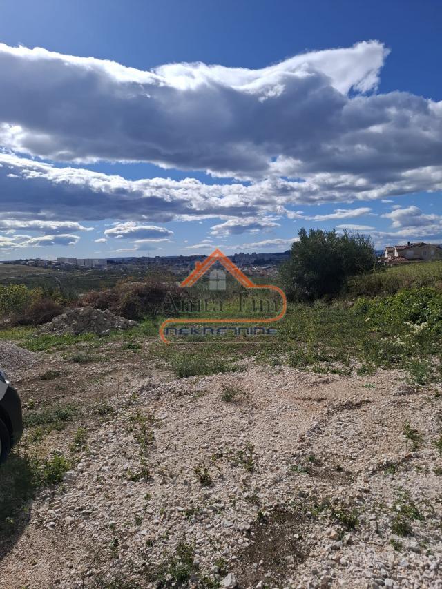Mravince - građevinsko zemljište cca 1000m2