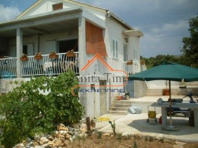 Vinišće - samostojeća kuća za odmor