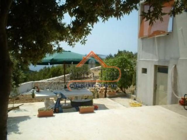 Vinišće - samostojeća kuća za odmor
