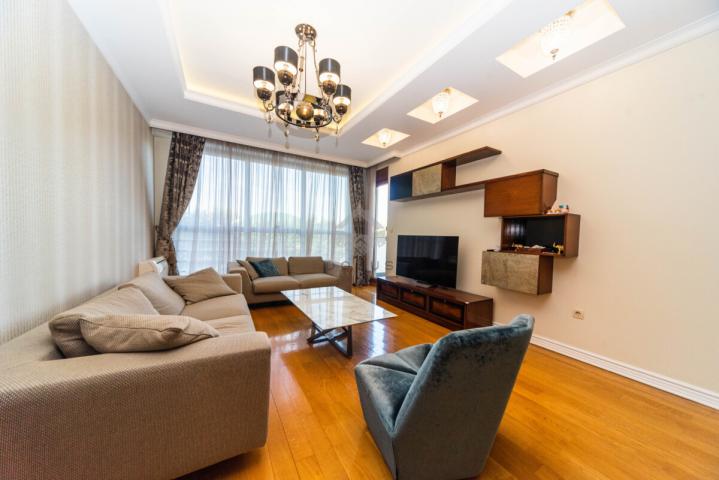 Trosoban stan 110m2 + garaža, Preko Morače - Podgorica