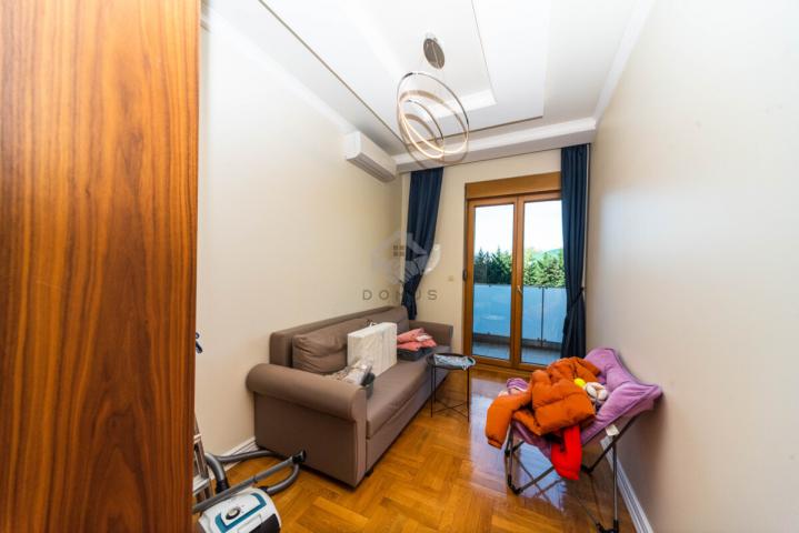 Trosoban stan 110m2 + garaža, Preko Morače - Podgorica