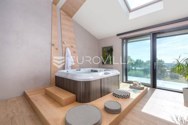 Istra, Umag, Prekrasna vila s bazenom, 156 m²