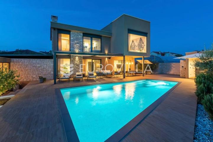 Istra, Umag, Prekrasna vila s bazenom, 156 m²