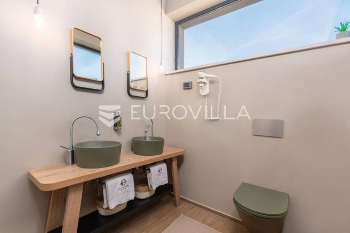 Istra, Umag, Prekrasna vila s bazenom, 156 m²