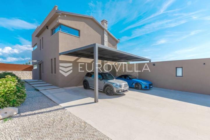 Istra, Umag, Prekrasna vila s bazenom, 156 m²