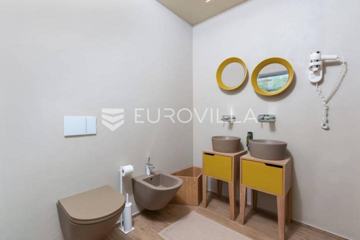 Istra, Umag, Prekrasna vila s bazenom, 156 m²