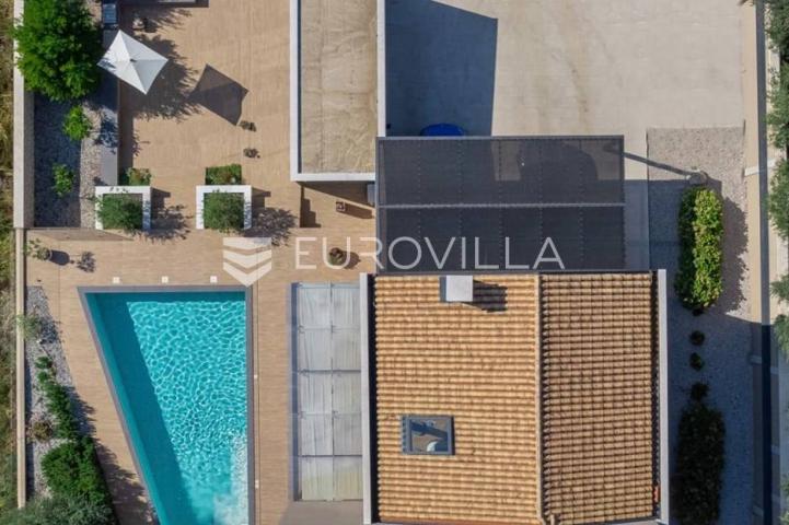 Istra, Umag, Prekrasna vila s bazenom, 156 m²