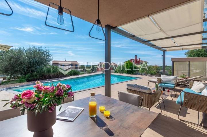Istra, Umag, Prekrasna vila s bazenom, 156 m²