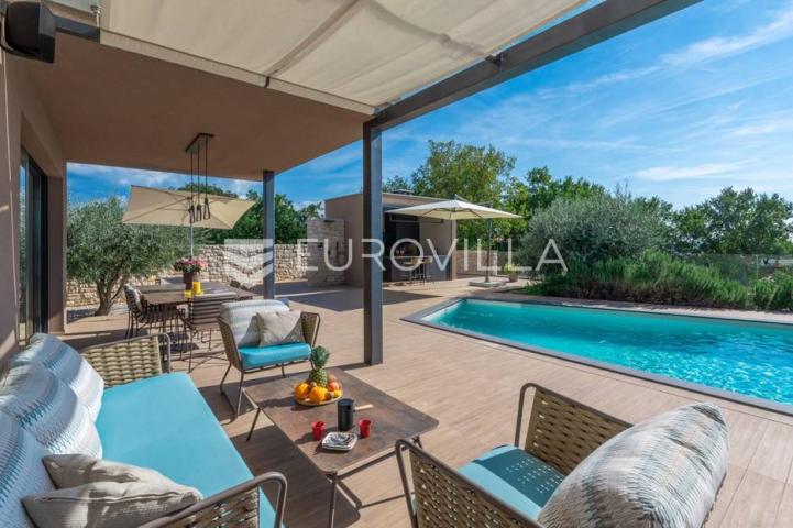 Istra, Umag, Prekrasna vila s bazenom, 156 m²