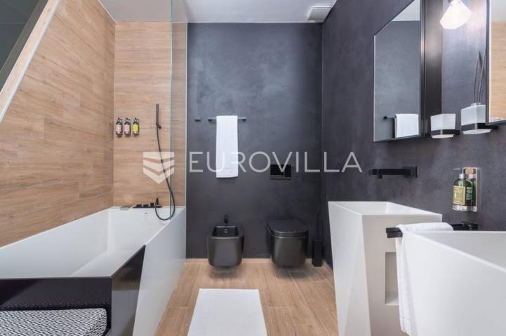 Istra, Umag, Prekrasna vila s bazenom, 156 m²