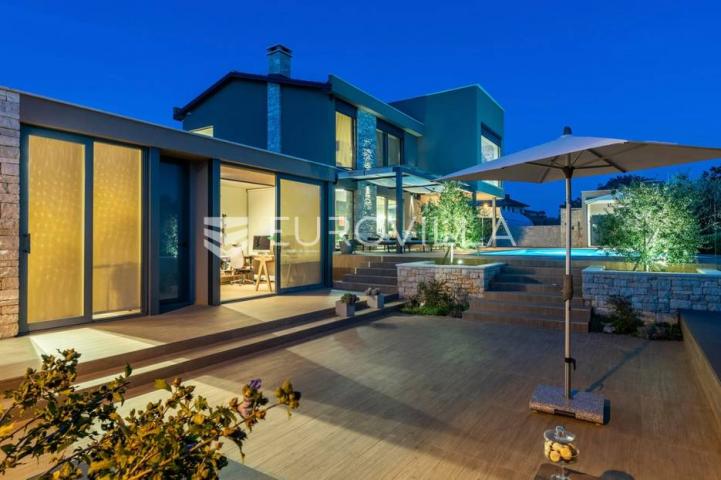 Istra, Umag, Prekrasna vila s bazenom, 156 m²