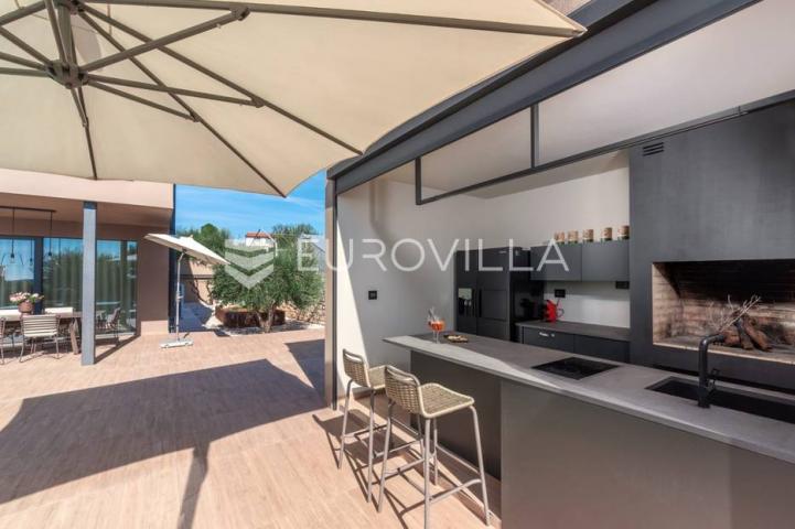 Istra, Umag, Prekrasna vila s bazenom, 156 m²