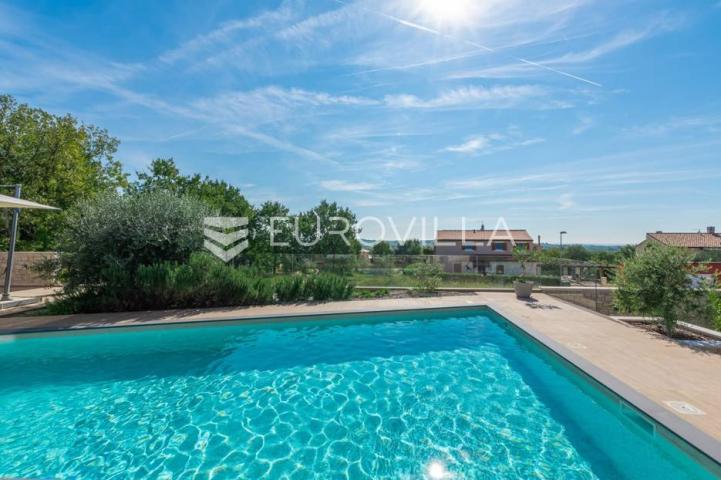 Istra, Umag, Prekrasna vila s bazenom, 156 m²