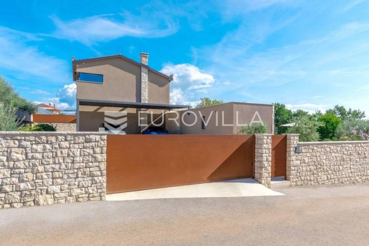 Istra, Umag, Prekrasna vila s bazenom, 156 m²