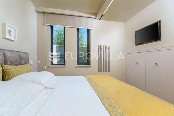 Istra, Umag, Prekrasna vila s bazenom, 156 m²