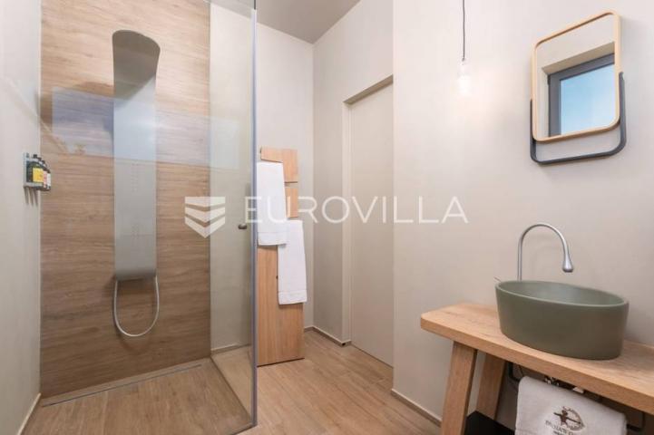 Istra, Umag, Prekrasna vila s bazenom, 156 m²