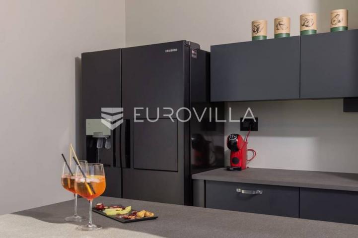 Istra, Umag, Prekrasna vila s bazenom, 156 m²