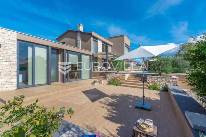 Istra, Umag, Prekrasna vila s bazenom, 156 m²