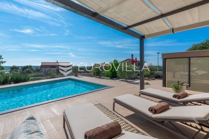 Istra, Umag, Prekrasna vila s bazenom, 156 m²