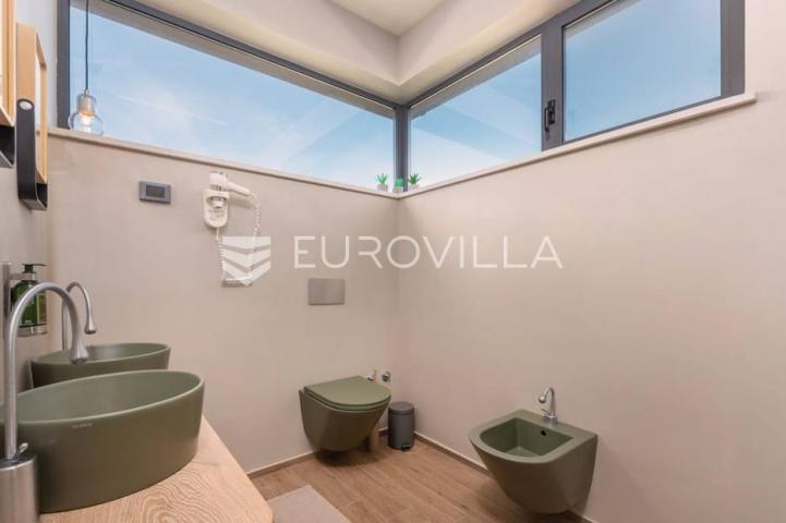 Istra, Umag, Prekrasna vila s bazenom, 156 m²