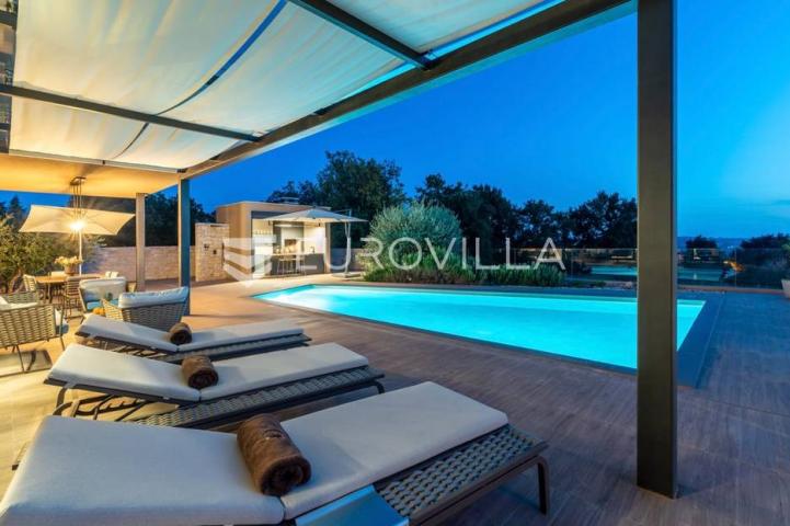 Istra, Umag, Prekrasna vila s bazenom, 156 m²