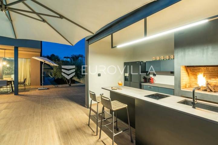 Istra, Umag, Prekrasna vila s bazenom, 156 m²