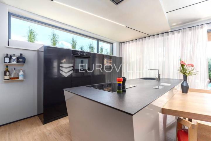 Istra, Umag, Prekrasna vila s bazenom, 156 m²