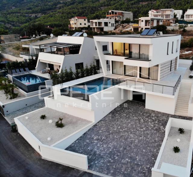 Podstrana, okolica Splita, Ekskluzivna privatna  4BDR villa s pogledom na more o