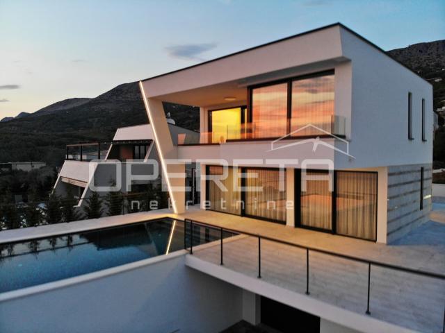 Podstrana, okolica Splita, Ekskluzivna privatna  4BDR villa s pogledom na more o