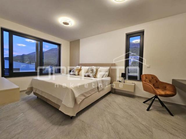 Podstrana, okolica Splita, Ekskluzivna privatna  4BDR villa s pogledom na more o
