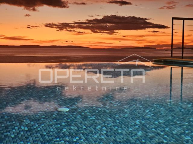 Podstrana, okolica Splita, Ekskluzivna privatna  4BDR villa s pogledom na more o