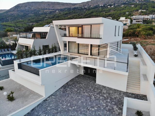 Podstrana, okolica Splita, Ekskluzivna privatna  4BDR villa s pogledom na more o