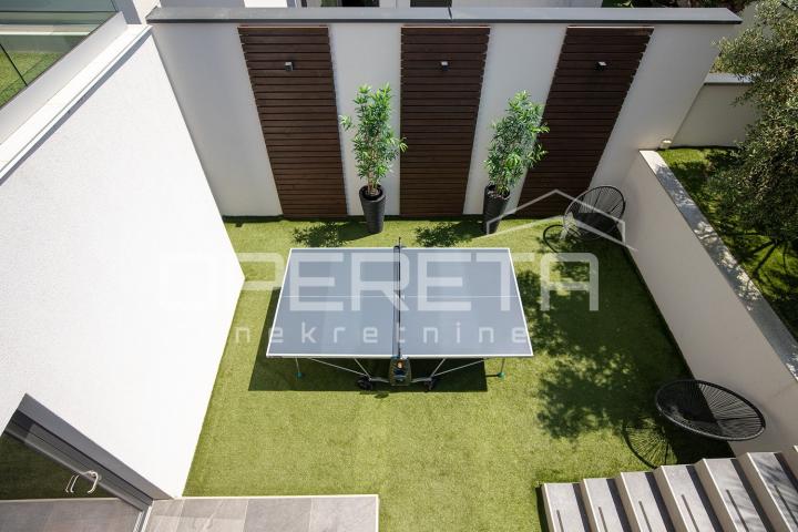 Moderna rezidencija 300 m2 s pogledom na more, ljetnom kuhinjom i vrhunskom opre