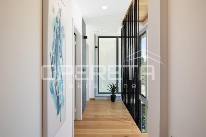 Moderna rezidencija 300 m2 s pogledom na more, ljetnom kuhinjom i vrhunskom opre