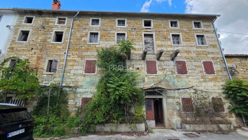 ISTRA, BUZET, KUĆA ZA ADAPTACIJU, PRODAJE SE