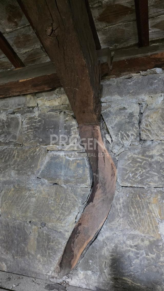 ISTRA, BUZET, KUĆA ZA ADAPTACIJU, PRODAJE SE