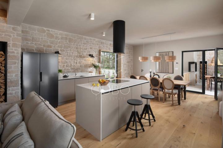 Istra, Poreč - moderna vila sa bazenom i pogledom na more