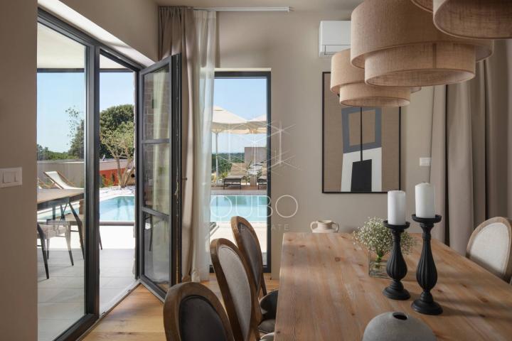 Istra, Poreč - moderna vila sa bazenom i pogledom na more